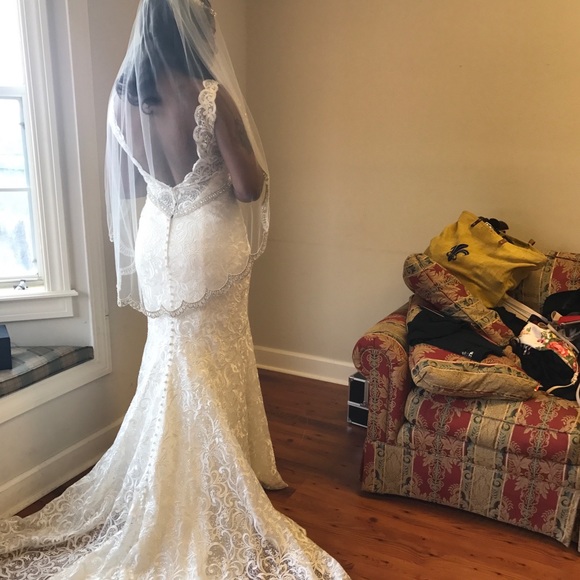 Allure Bridal gown with headpiece and veil - Picture 5 of 5